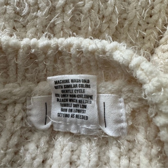 Ivy + Main Cream Fuzzy Ribbed Knit Sweater Size L Pullover Crew neck Minimalist - Picture 6 of 6